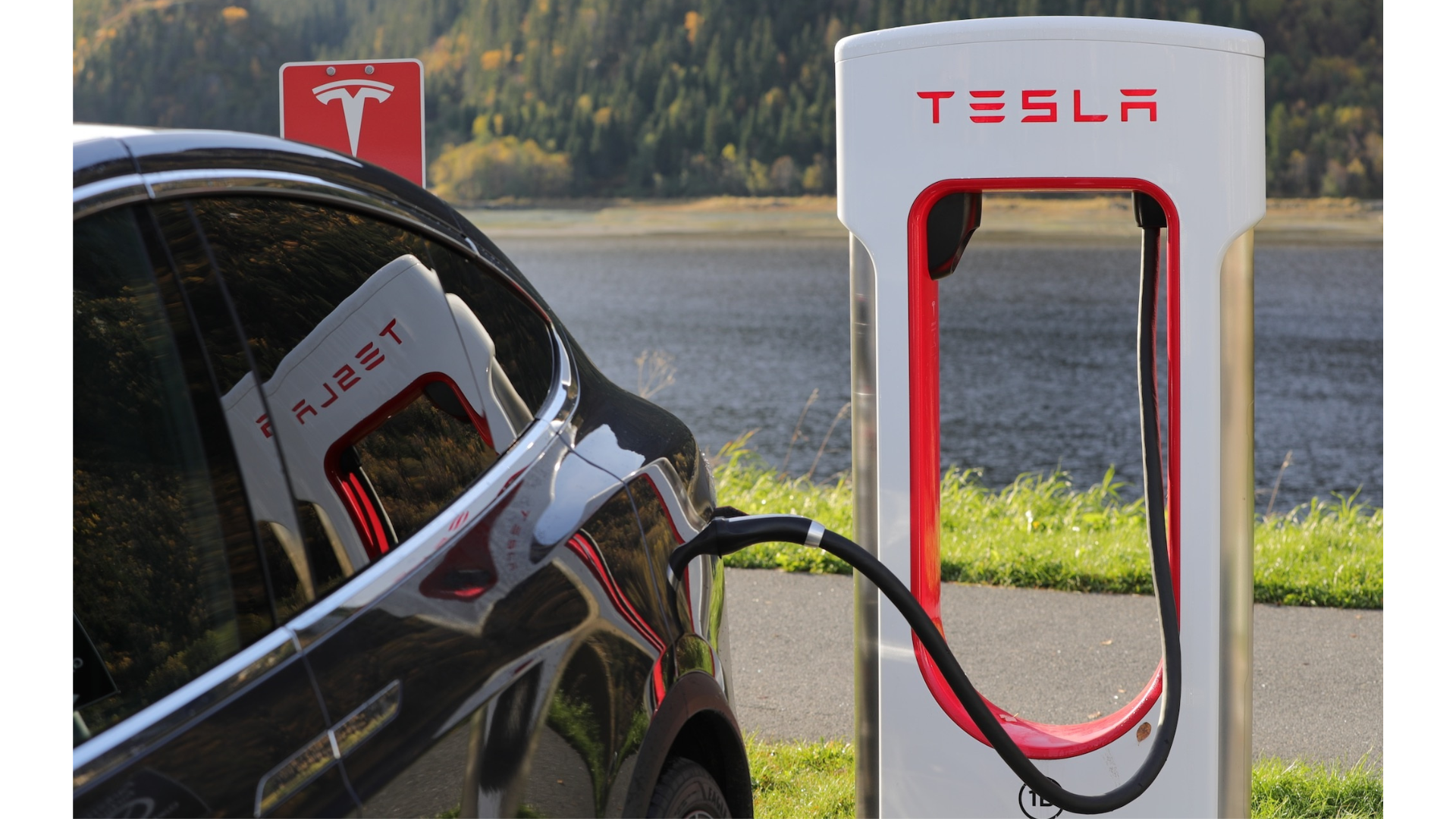 Tesla เปิดสถานี Supercharger แห่งแรกในไทย